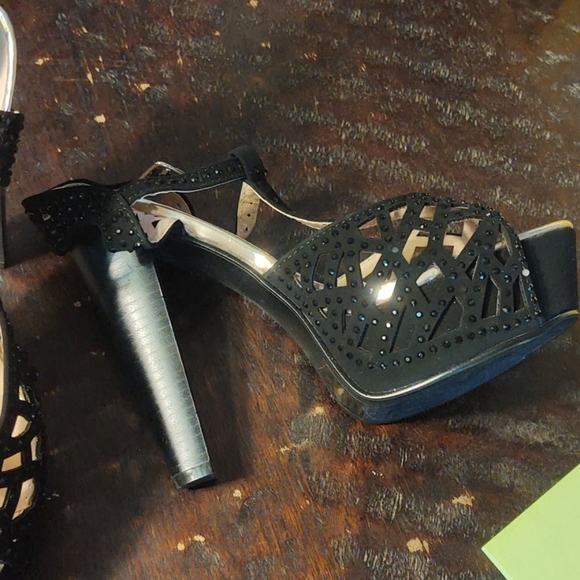 Forever black heels with rhinestones size 8 - Picture 3 of 6